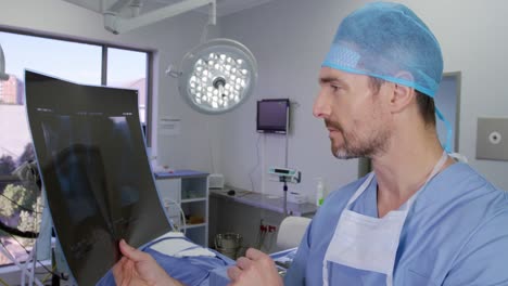 profesional médico que trabaja en un hospital