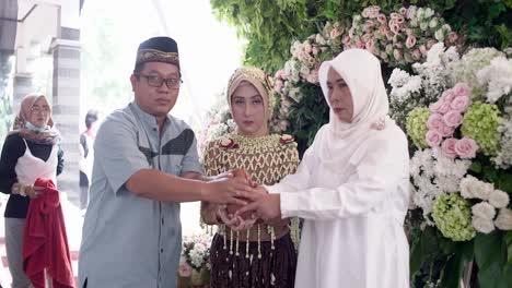 the traditional javanese or sundanese traditional wedding jug ceremony is performed at the end of the siraman and leads to the bridal makeup room.