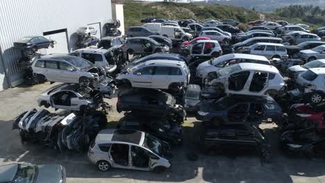 Coches-Viejos-En-Vista-Aérea-Del-Depósito-De-Chatarra.