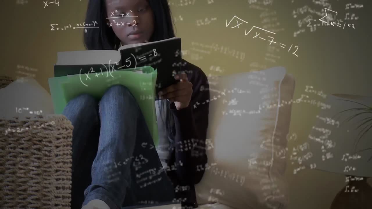 ecuaciones matemáticas que se mueven en contra de una estudiante estudiando