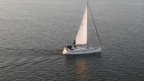 Sailboat-Moving-Smoothly-Across-The-Calm-Sea-Of-New-Orleans-In-Louisiana,-USA