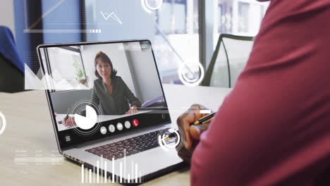 Animation-Der-Datenverarbeitung-über-Einen-Afroamerikanischen-Geschäftsmann,-Der-Einen-Laptop-Für-Einen-Videoanruf-Verwendet