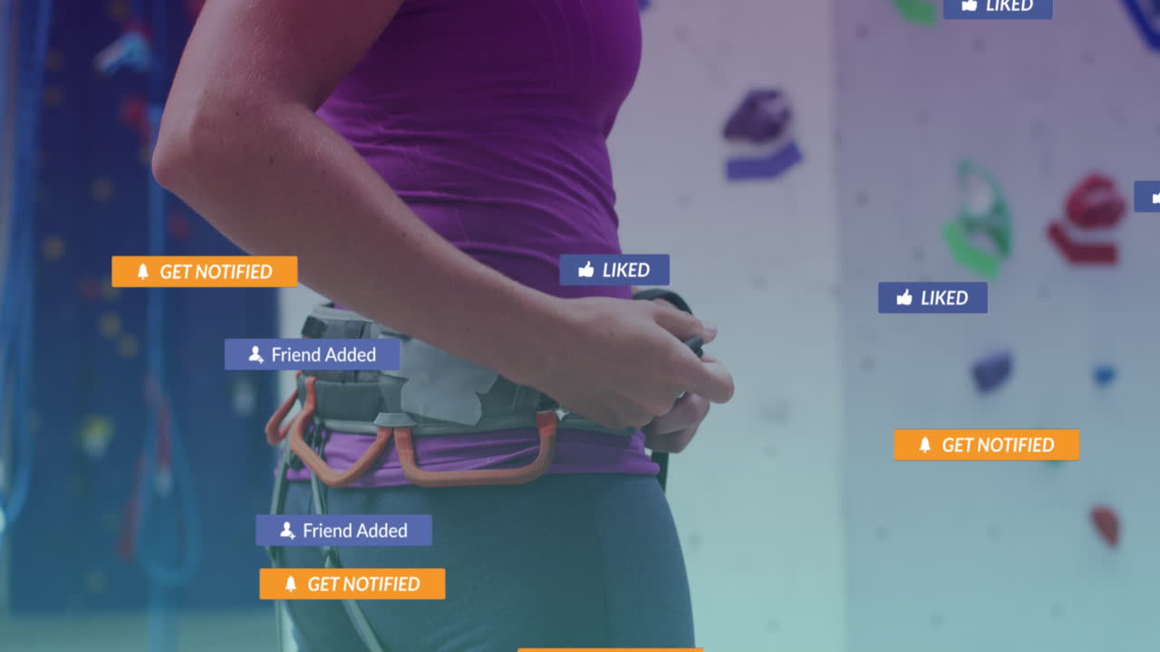 múltiples burbujas de habla contra la mujer en forma atando el nudo de seguridad antes de escalar la pared en el gimnasio