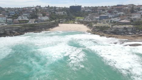 Playa-De-Tamarama:-Olas-Fuertes-Y-Peligrosas-En-La-Playa-De-Tamarama-En-Sydney,-Nsw,-Australia