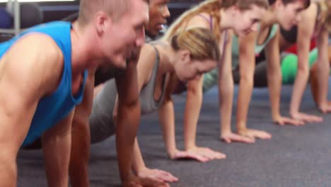 Fit-people-in-boot-camp-class-in-gym