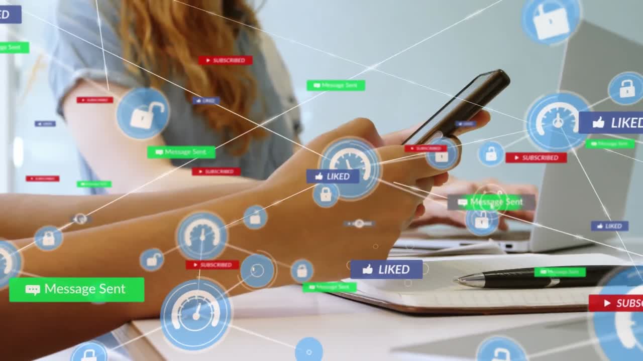 스마트 폰을 사용하는 백인 여성에 대한 아이콘과의 연결 네트워크의 애니메이션