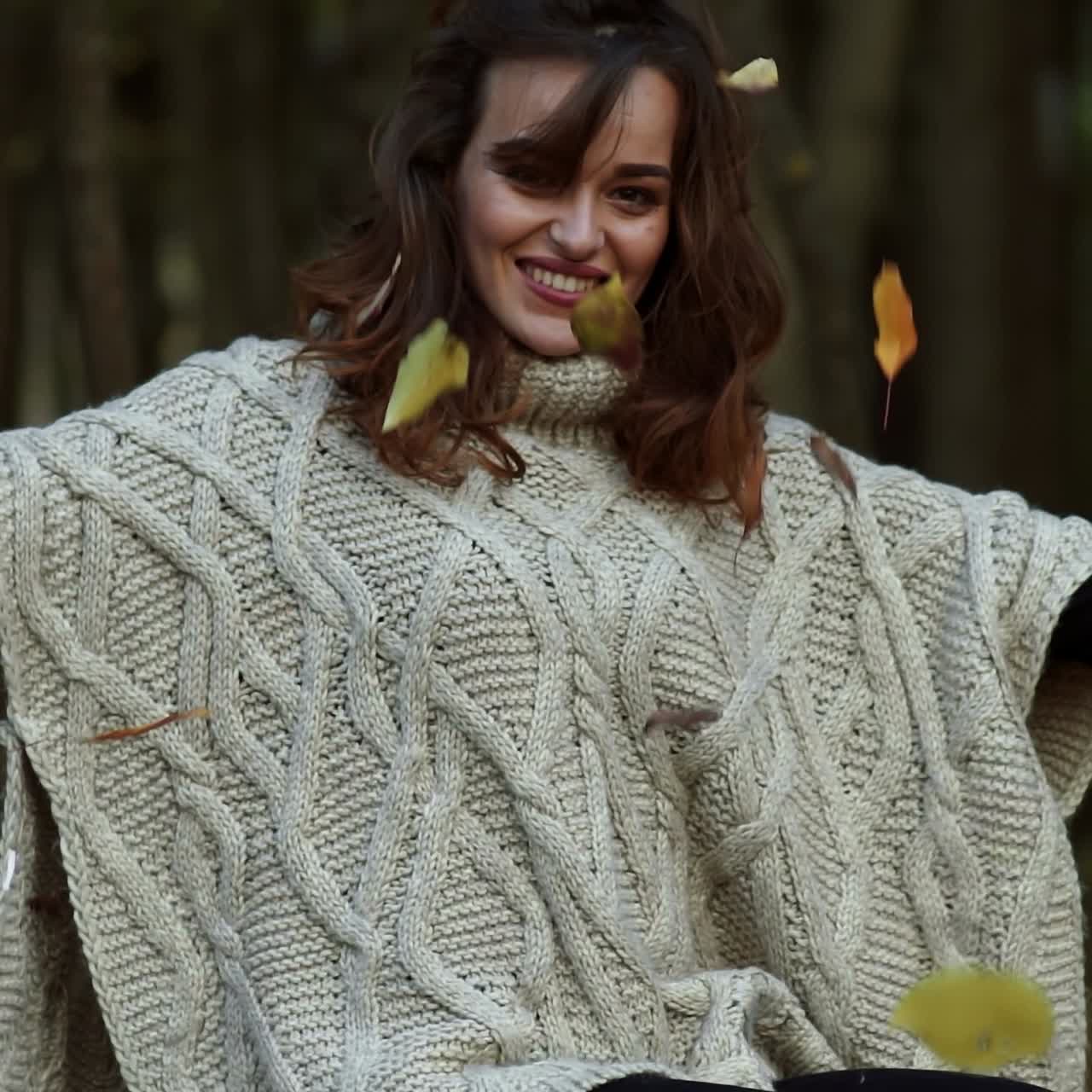 Autumn woman in autumn park