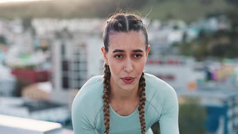 fitness, entrenamiento de cuerda y mujer con ejercicio