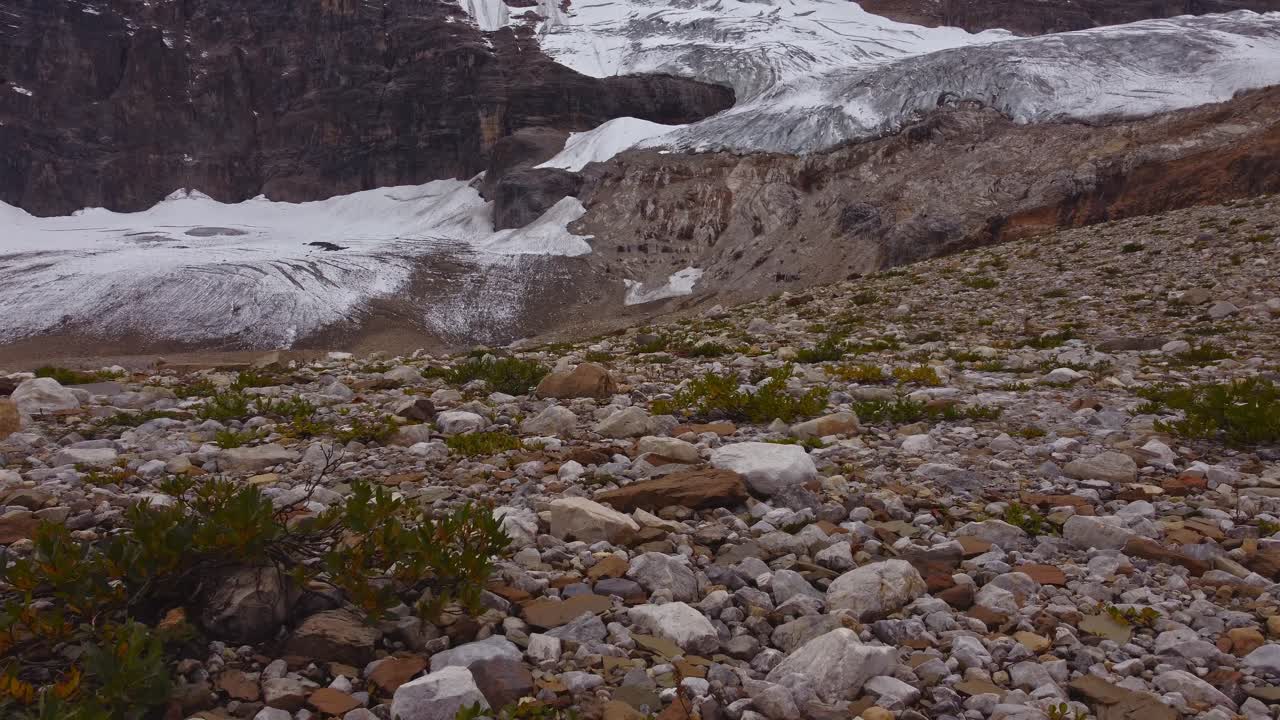 저 멀리 빙하가 가까워지고 있다