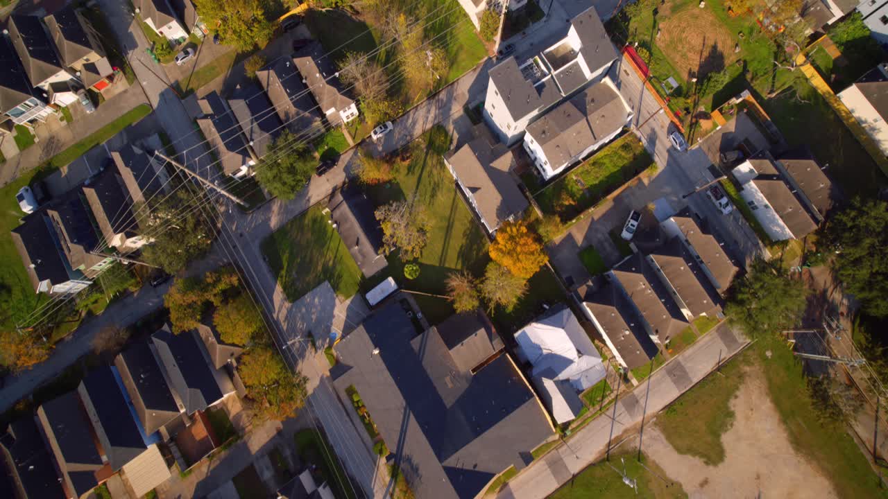 텍사스 주 휴스턴의 역사적인 프리드맨 타운 지역의 주택의 새 눈으로 볼 수 있습니다.