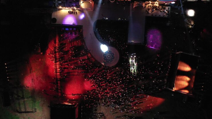 vista aérea de una gran multitud de conciertos