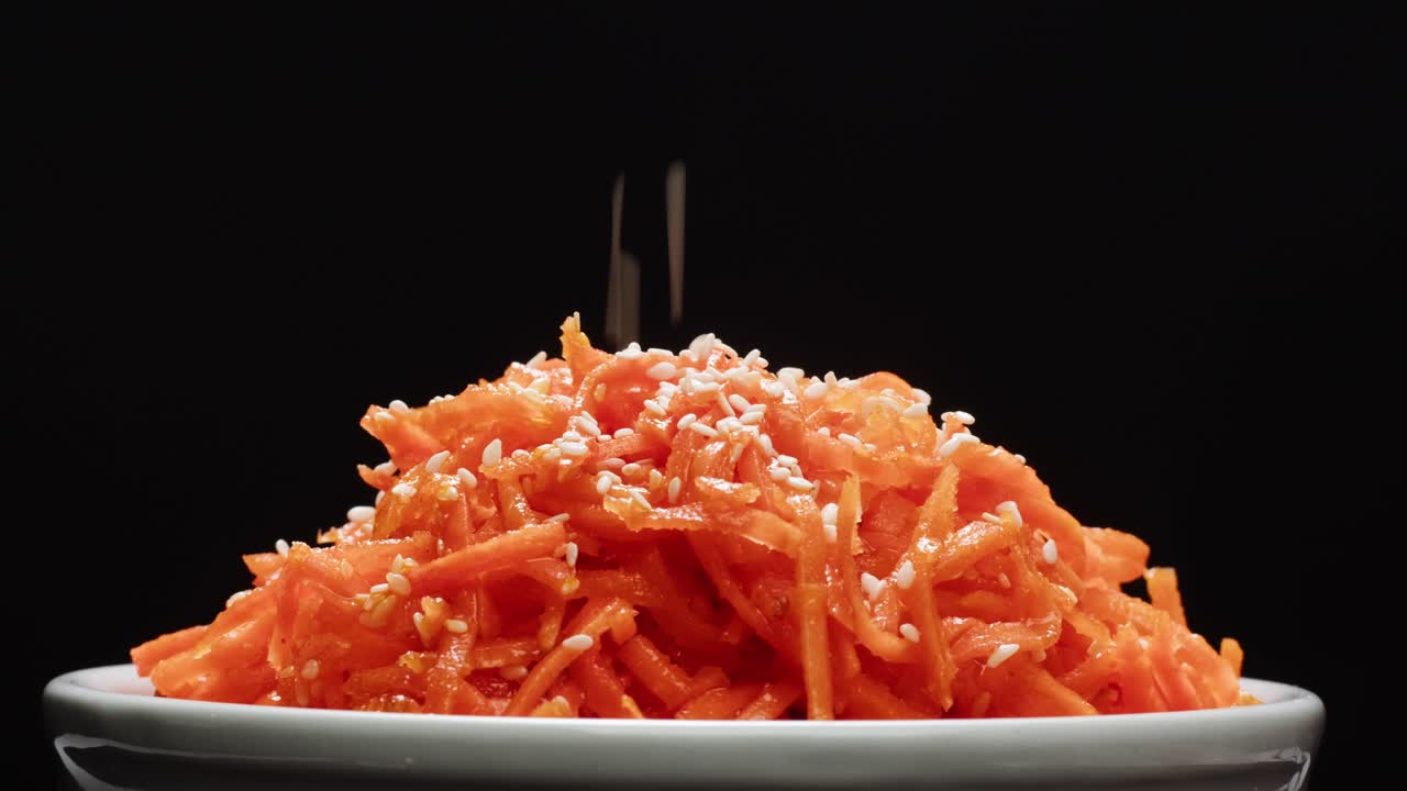 발효 된 마리네이트 당근 러드, 한국 스타일의 개진 당근, 마늘, 식물성 기름 및 향신료