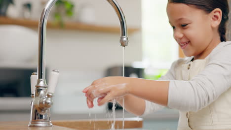 Händewaschen,-Wasser-Und-Glückliches-Mädchen