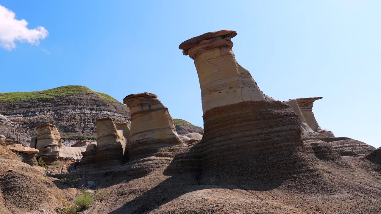 Maestosi hoodoo nelle Alberta Badlands