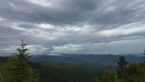 Pico-De-La-Montaña-Watterock-Knob-En-El-Parque-Nacional-Great-Smoky-Mountain:-Cámara-Lenta