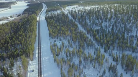 condiciones de carreteras heladas en invierno en la laponia finlandesa-1