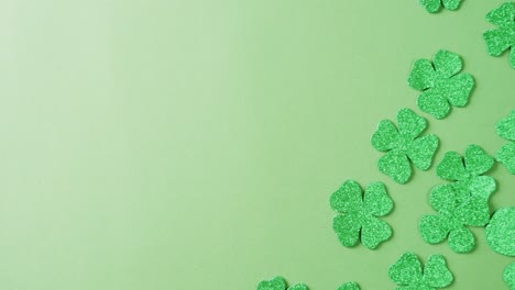 Video-Von-St.-Patricks-Grünen-Kleeblattblättern-Mit-Kopierraum-Auf-Grünem-Hintergrund