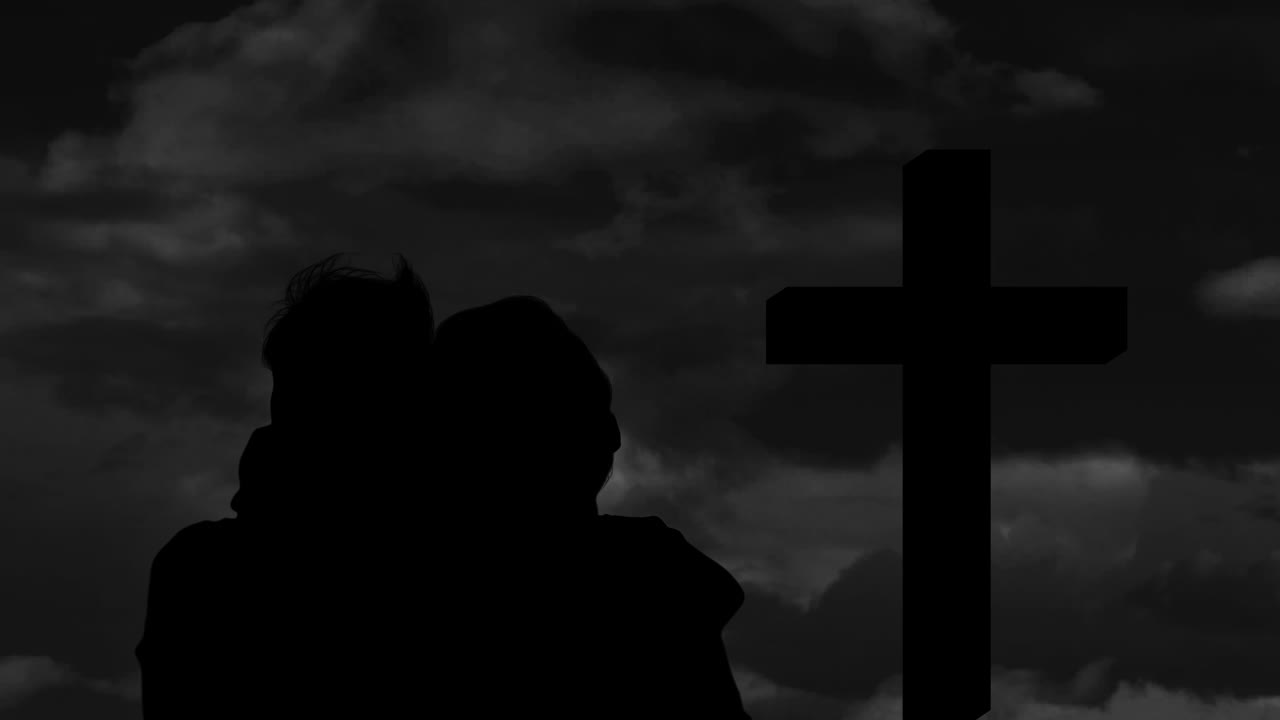구름 과 십자가 위 에 있는 아이 를 가진 사람 의 실루 ⁇  의 애니메이션
