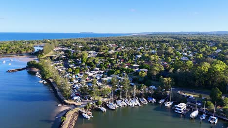 imágenes aéreas panorámicas de la marina y sus alrededores