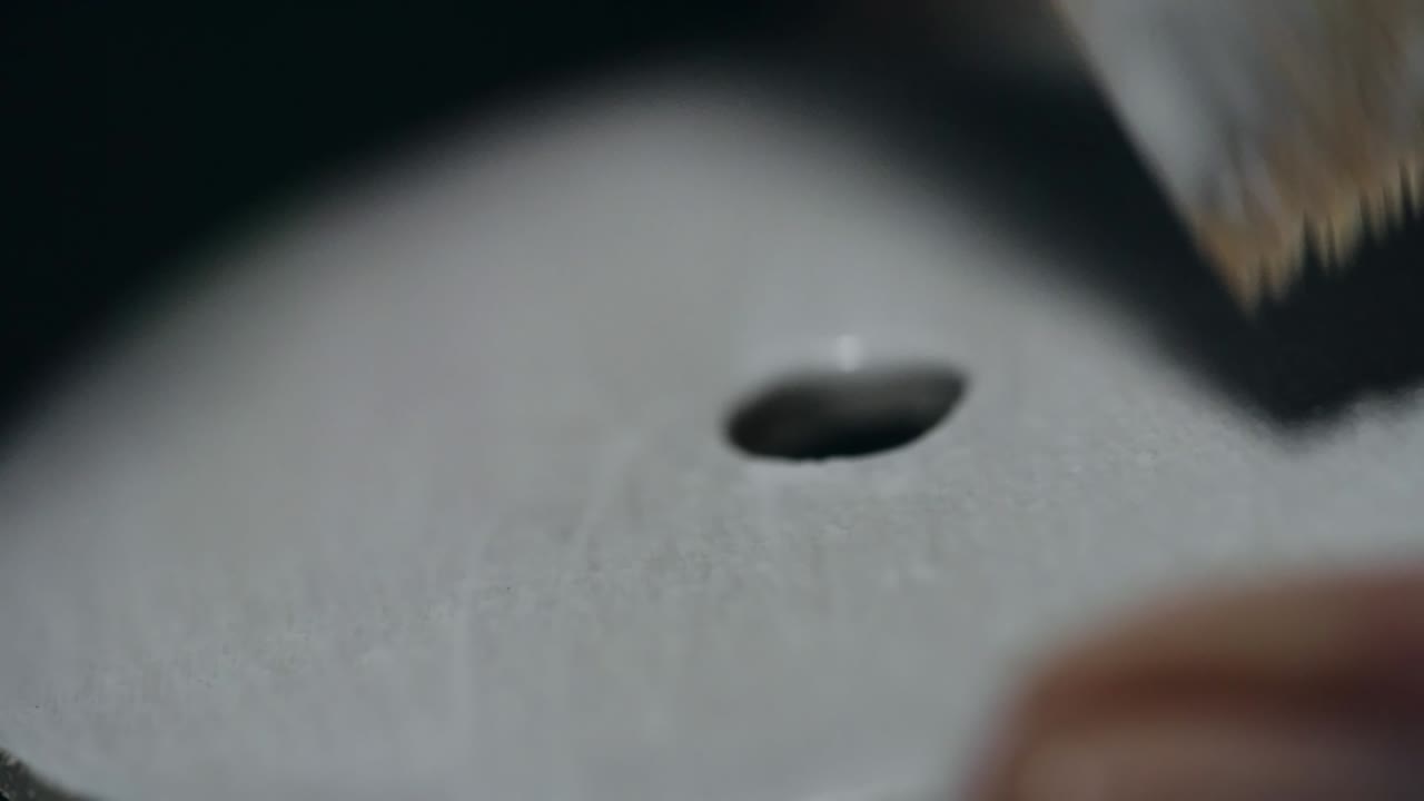 손으로 만든 나무 장난감의 색 부분