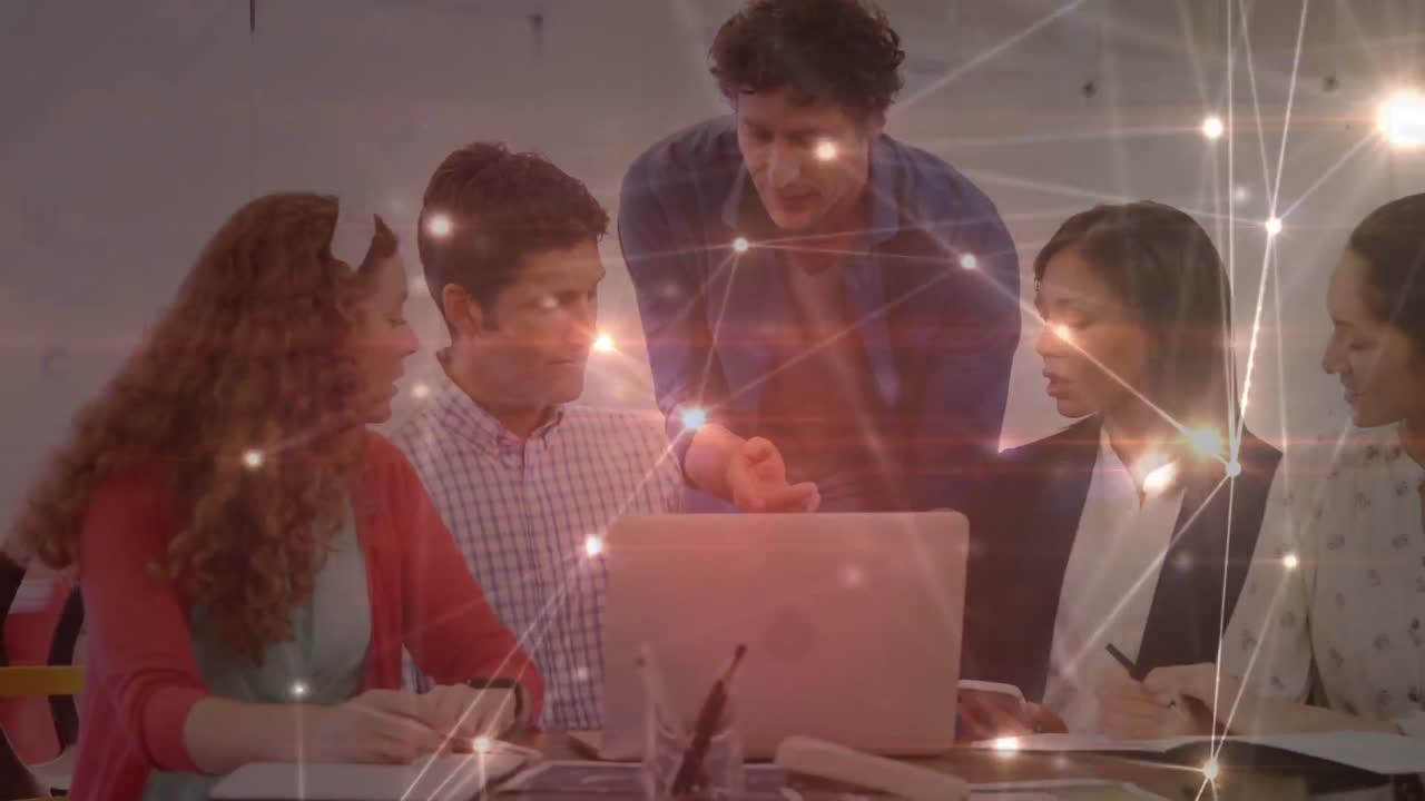 사무실에서 다양한 남녀 동료들을 위한 연결망의 활성화