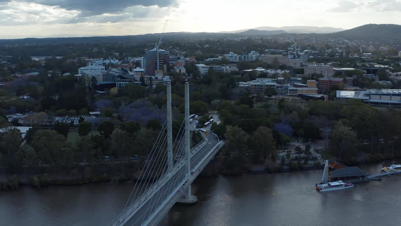 Ripresa con drone del Campus dell'Università del Queensland UQ