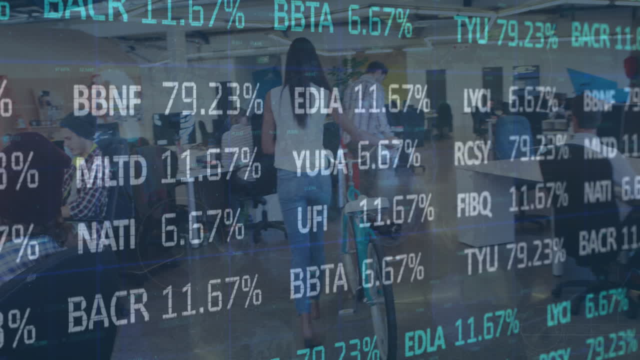 사무실에서 다양한 사업가들에 대한 금융 데이터 처리의 활성화