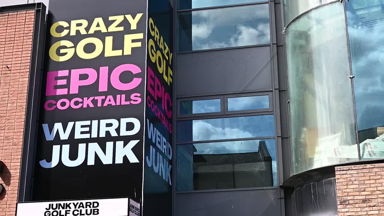 безумный гольф и напитки в камдене, камден, лондон, соединенное королевство