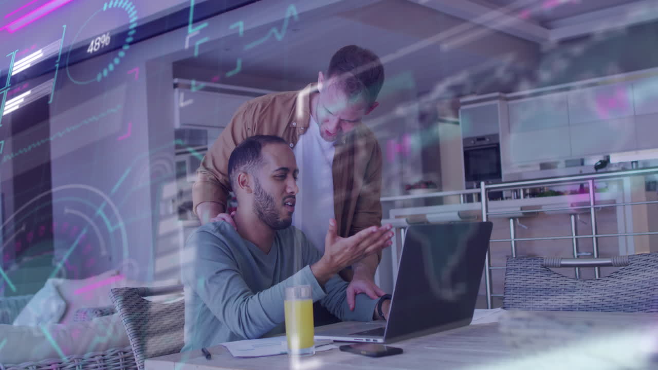 animación de procesamiento de datos sobre diversos hombres usando computadora portátil