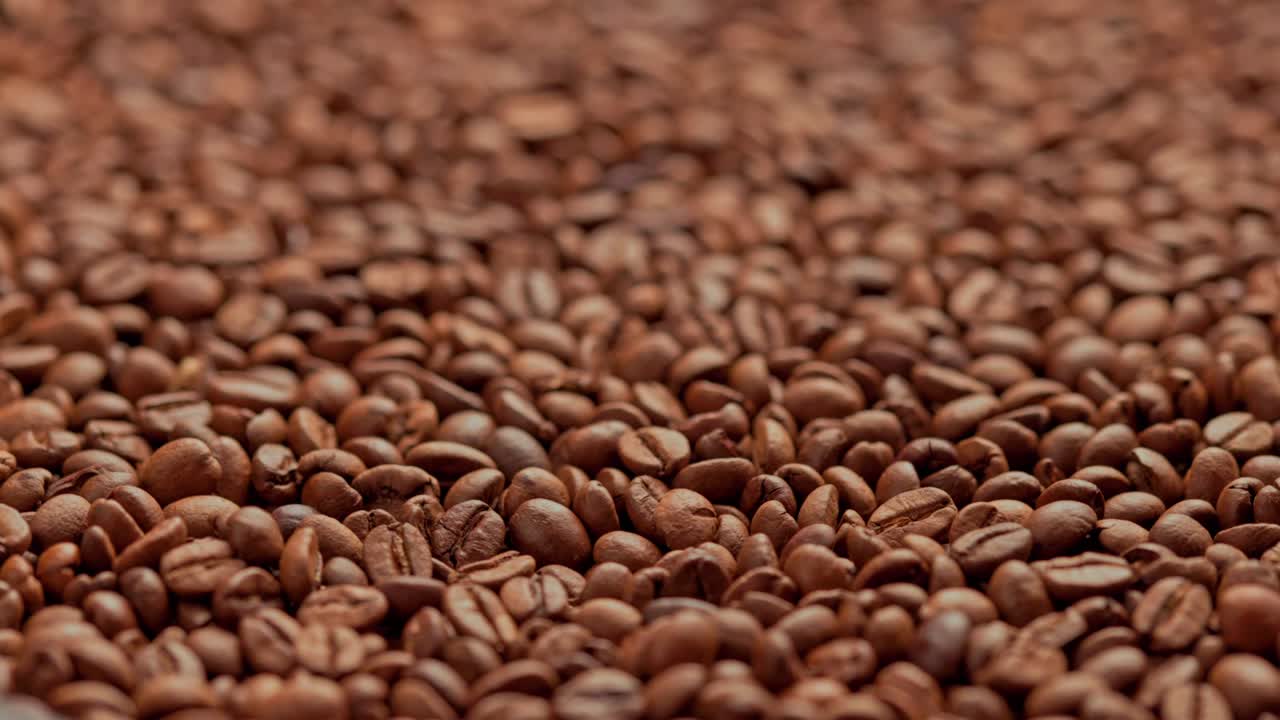 fondo giratorio con bucle de marco completo de granos de café tostados