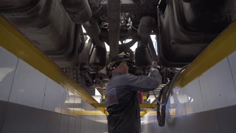 reparaciones mecánicas de suspensiones de camiones
