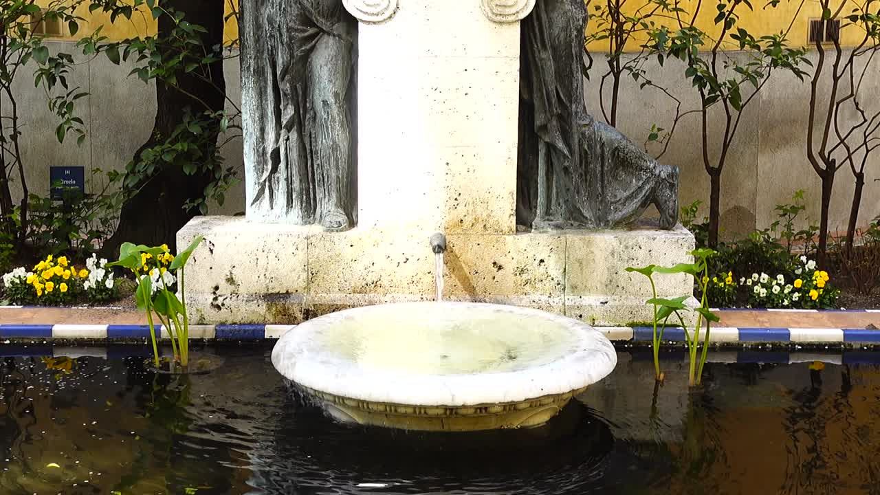 La fontana nel cortile della casa-museo di Sorolla. La casa è stata costruita tra il 1909 e il 1910