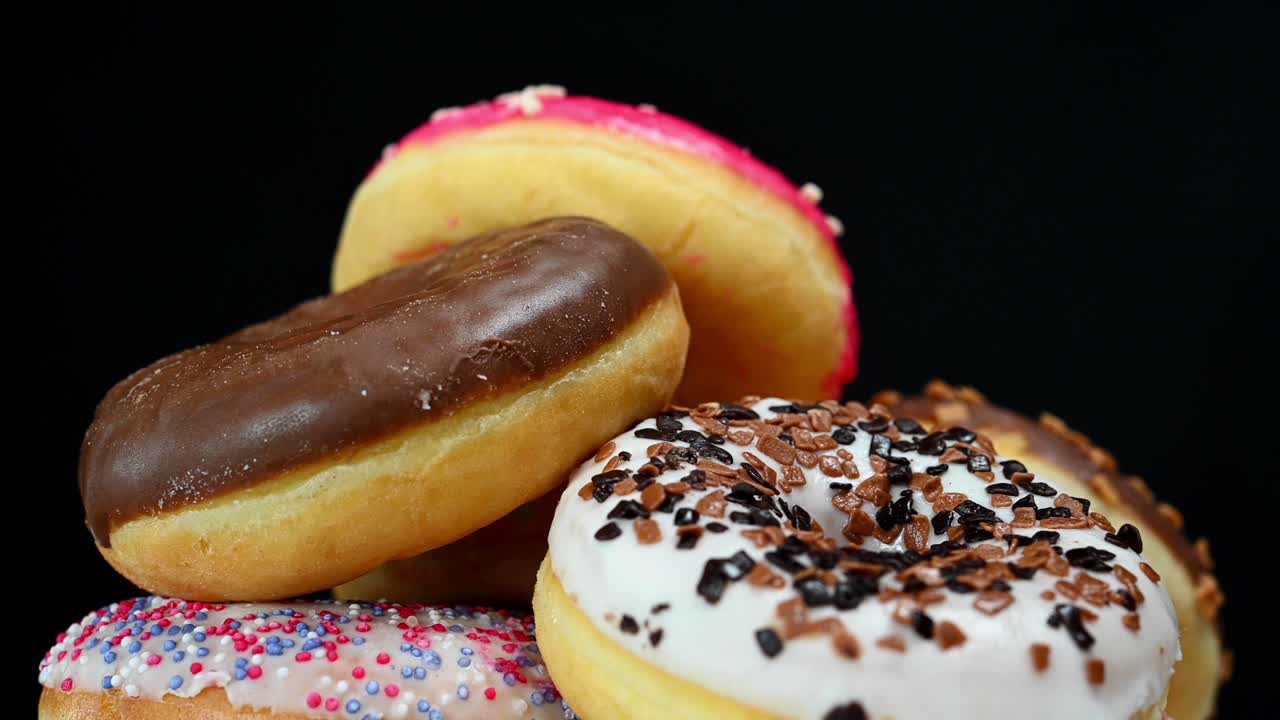 Donat Berwarna-warni Berputar