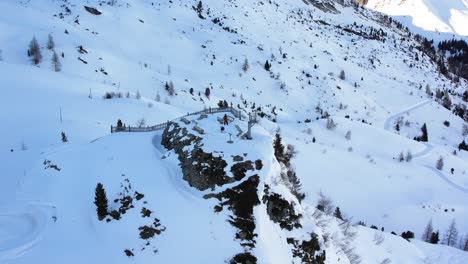 Skifahren-Und-Wandern-Am-Hintertuxer-Gletscher-In-Mayrhofen,-österreichischen-Alpen