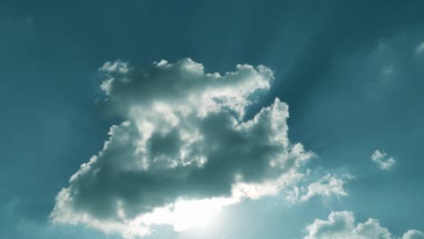 cielo azul cian con rayos de luz del sol o rayo de sol n nube blanca