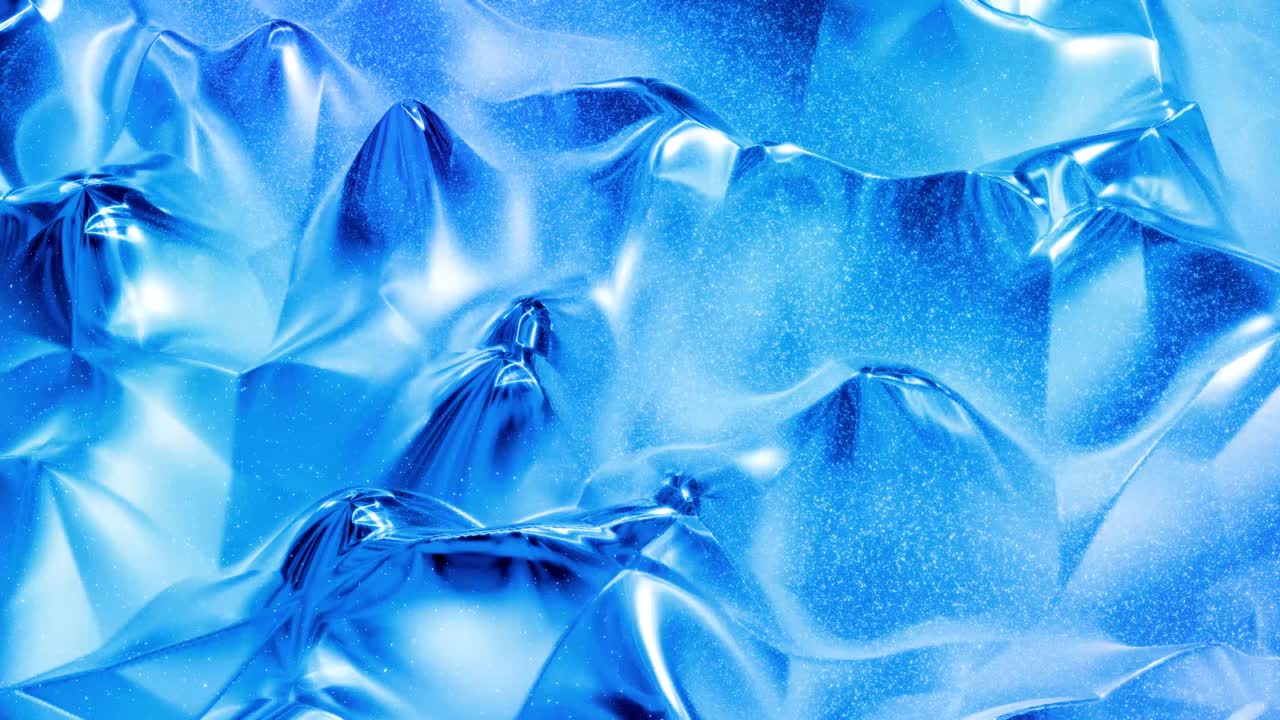 반이는 반이는 표면에 파란색 패턴을 가진 물결 모양의 추상적인 액체 배경; 포일 또는 반이는 유리 표면과 같은 점성 파란 액체; 아름다운 창의적인 축제 배경; 간단한 밝은 bg.