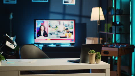 trabajo de escritorio en el interior de un estudio en casa vacío