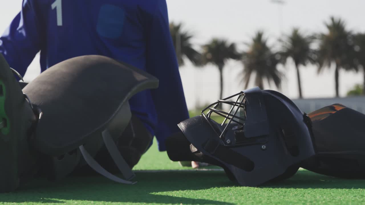 필드 에 헬 ⁇  을 쓴 여자 하키 선수 들