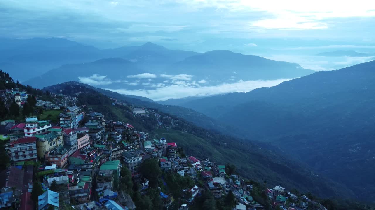 Ripresa aerea del Bengala Occidentale, uno dei luoghi turistici: Darjeeling