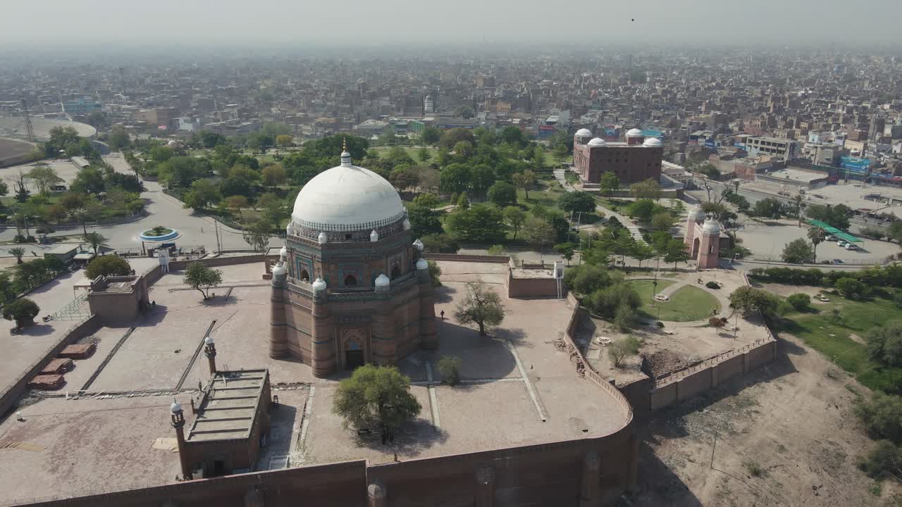 vista aérea de la tumba de hazrat shah rukn-e-alam en la ciudad de multan en punjab, pakistán