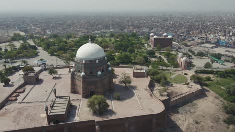 Vista-Aérea-De-La-Tumba-De-Hazrat-Shah-Rukn-e-alam-En-La-Ciudad-De-Multan-En-Punjab,-Pakistán.