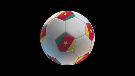 pelota de fútbol con bandera de camerún, en el fondo negro bucle alfa. renderización 3d