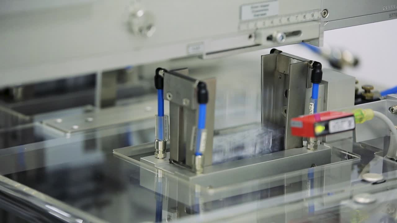 proceso de envasado automatizado en una instalación de fabricación