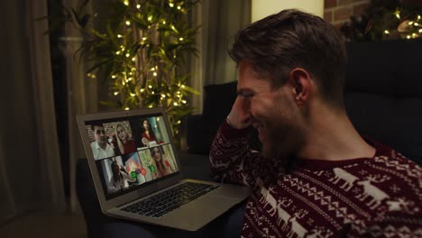 reunión virtual de navidad con amigos