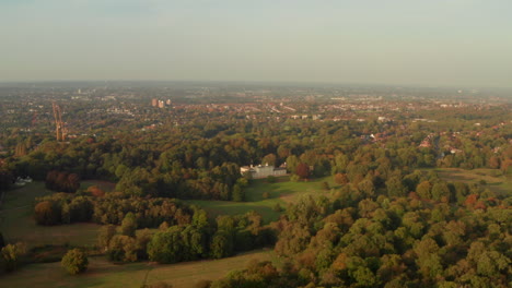 Toma-Aérea-Hacia-Kenwood-House-Hampstead-Heath-Londres