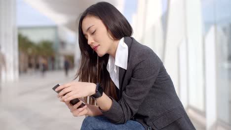 Young-woman-checking-the-time-with-a-frown