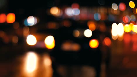 semáforos nocturnos de la ciudad desenfocados