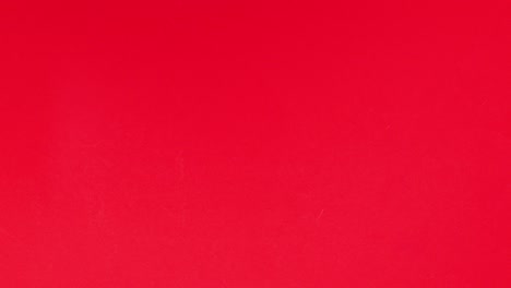 los renos de navidad y los adornos de madera aparecen en el lado izquierdo del tema rojo.