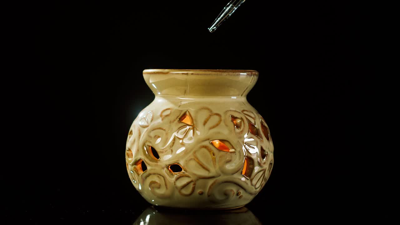 Slippe Essential Oil i en keramisk aromadiffuser