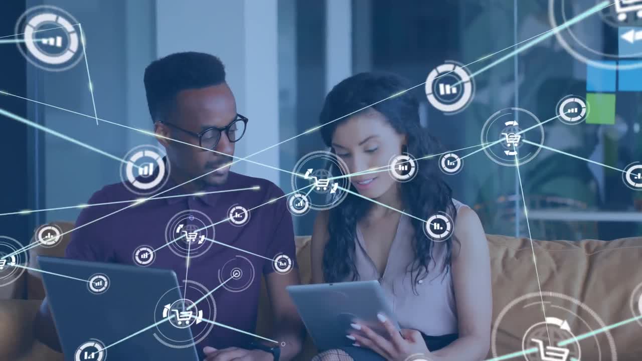 gráficos de animación e íconos de carrito de compras conectados con líneas, diversos compañeros de trabajo discutiendo informes.